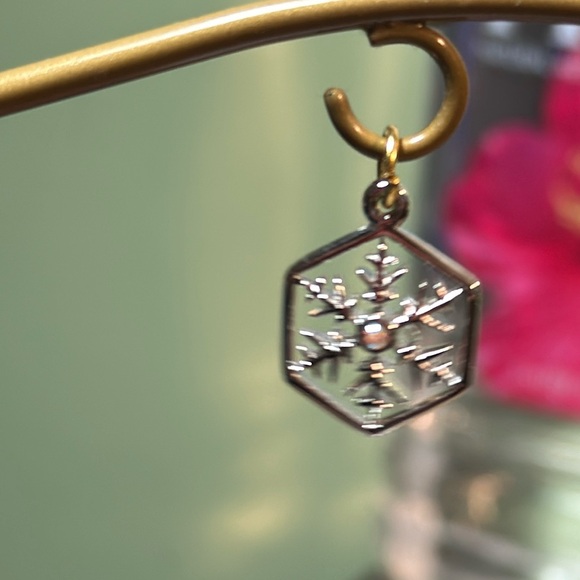 JOAN RIVERS Petite Pendant/Charm - Picture 2 of 4